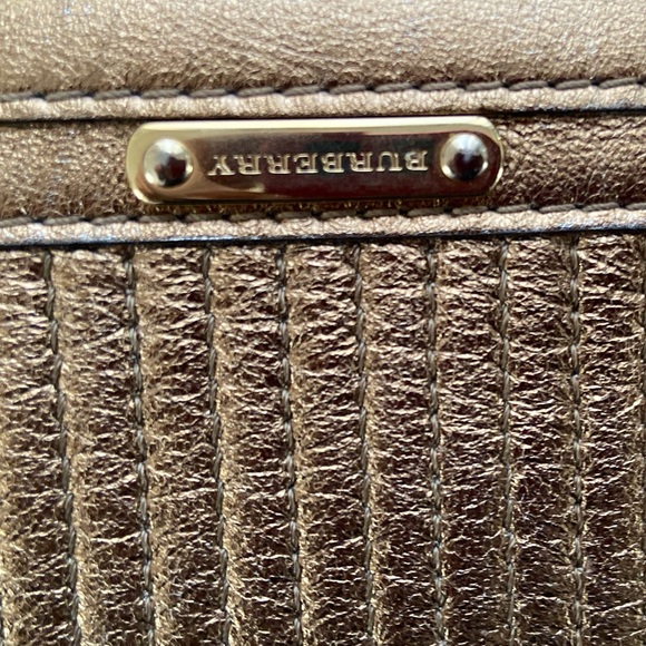 Burberry Gold ZIP Around Wallet - Picture 4 of 7